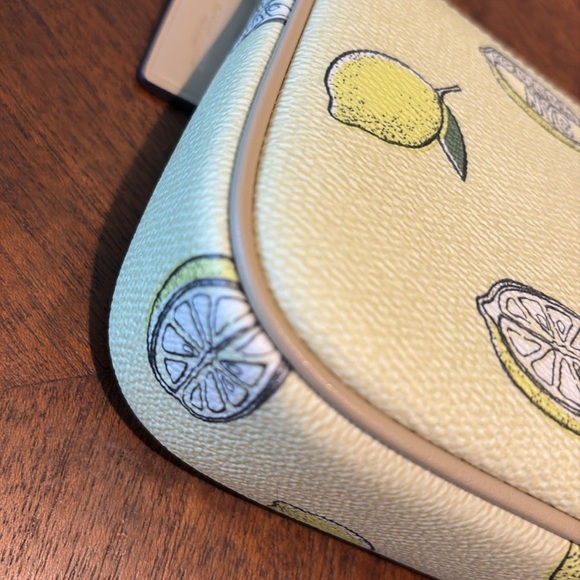 Coach Nolita 19 Lemon mini bag
Satchel Leather yellow garden Glade multi NWT - Picture 9 of 14